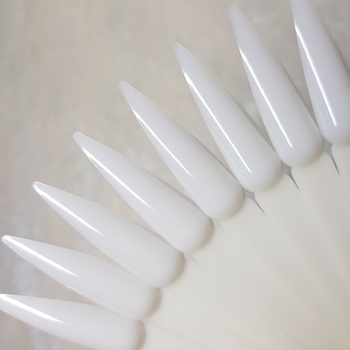 stiletto-milchig-2